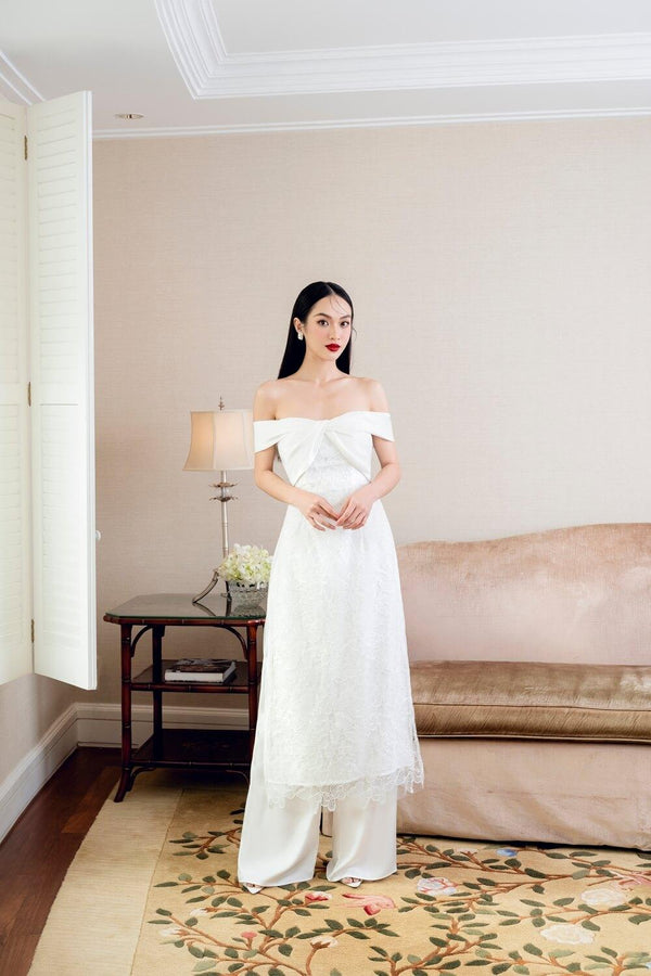 Zufelt Off-Shoulder Ao Dai